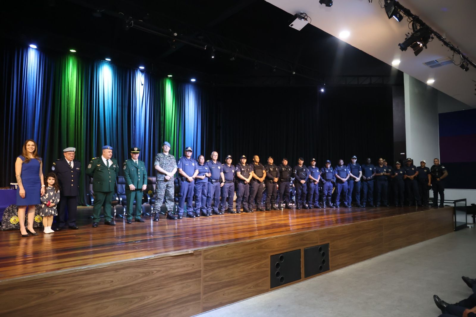 Guarda Civil Municipal de Itapevi celebra 27 anos com solenidade no Teatro Municipal