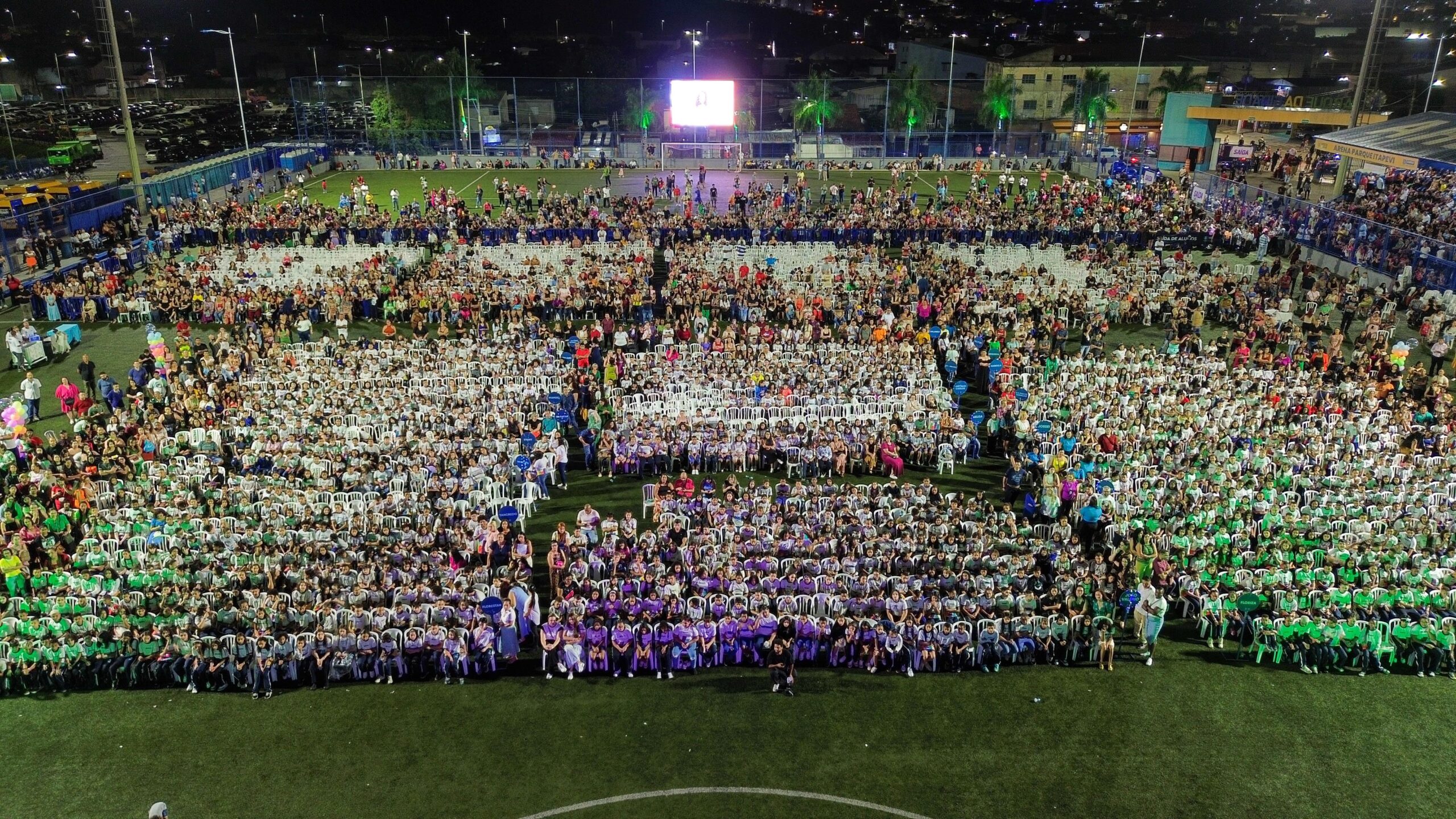 Mais de 3,7 mil alunos celebram a formatura do Ensino Fundamental em Itapevi