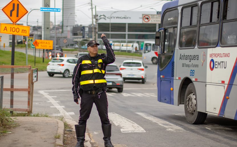 Semurb dá dicas de como dirigir em meio a chuvas e tempestades 