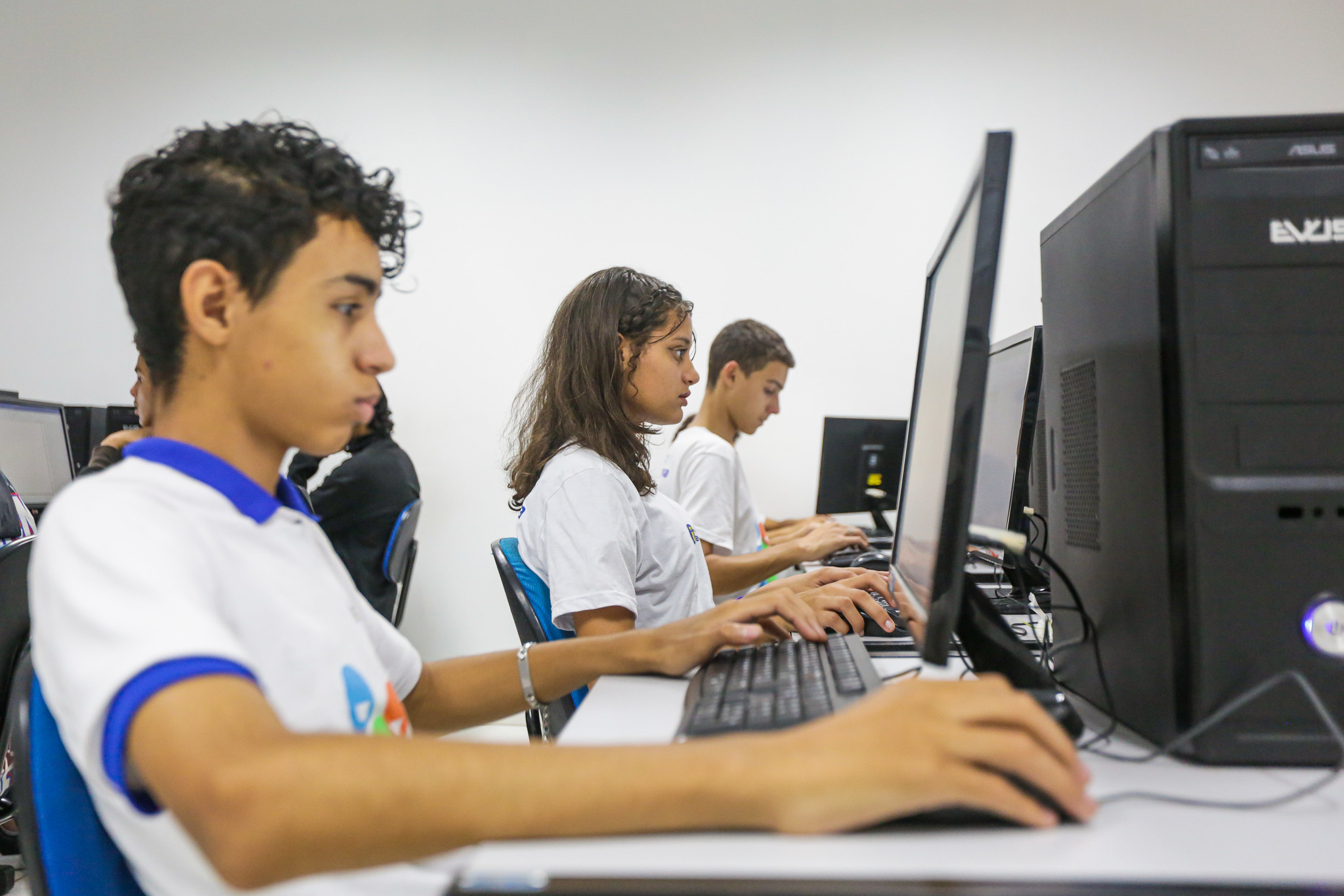 Escola 5.0 de Tecnologia está com vagas para cursos de Inteligência Artificial e informática