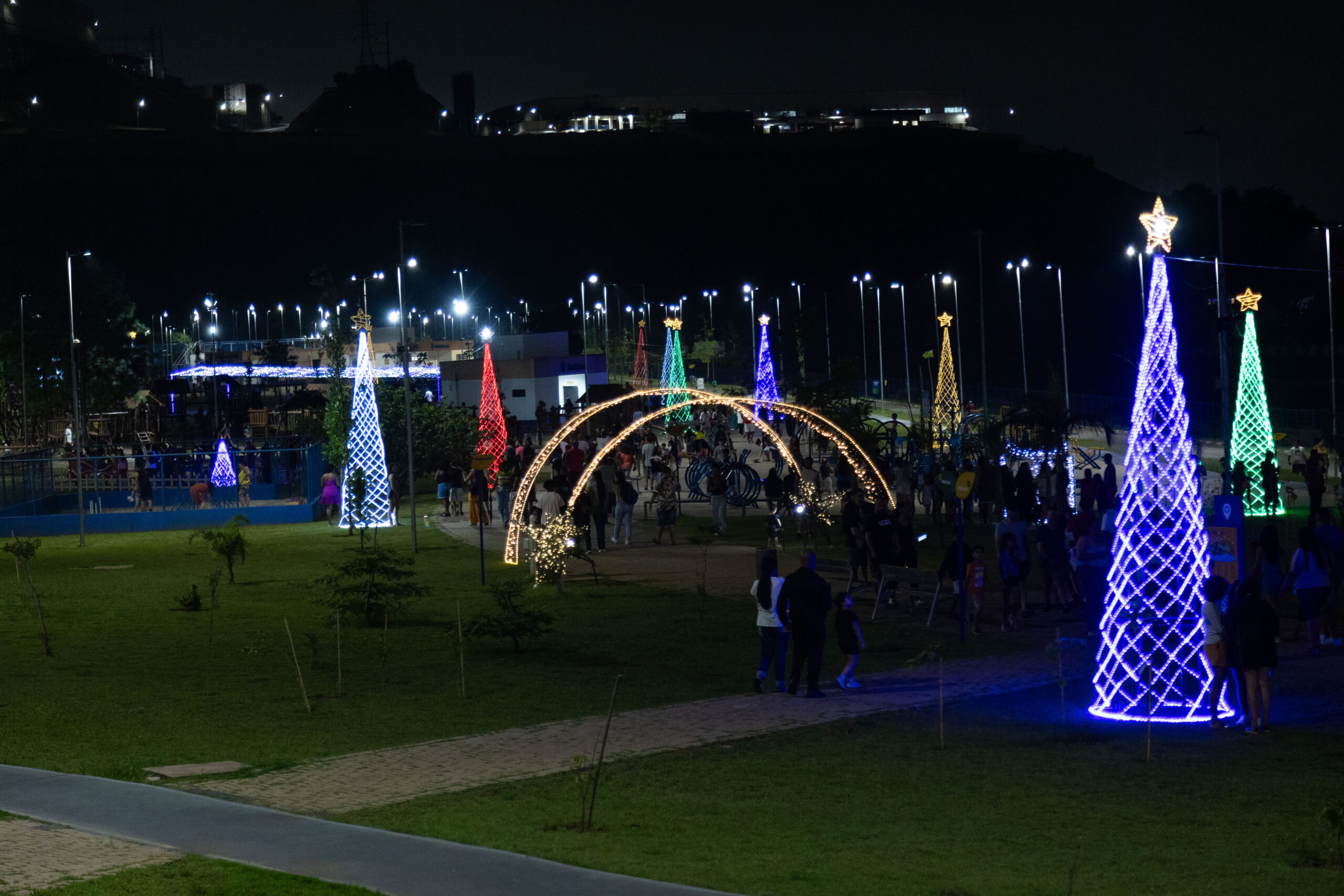 Itapevi dá início ao Natal Mágico com programação especial e atrações inéditas na Rua de Natal e Natal Luz