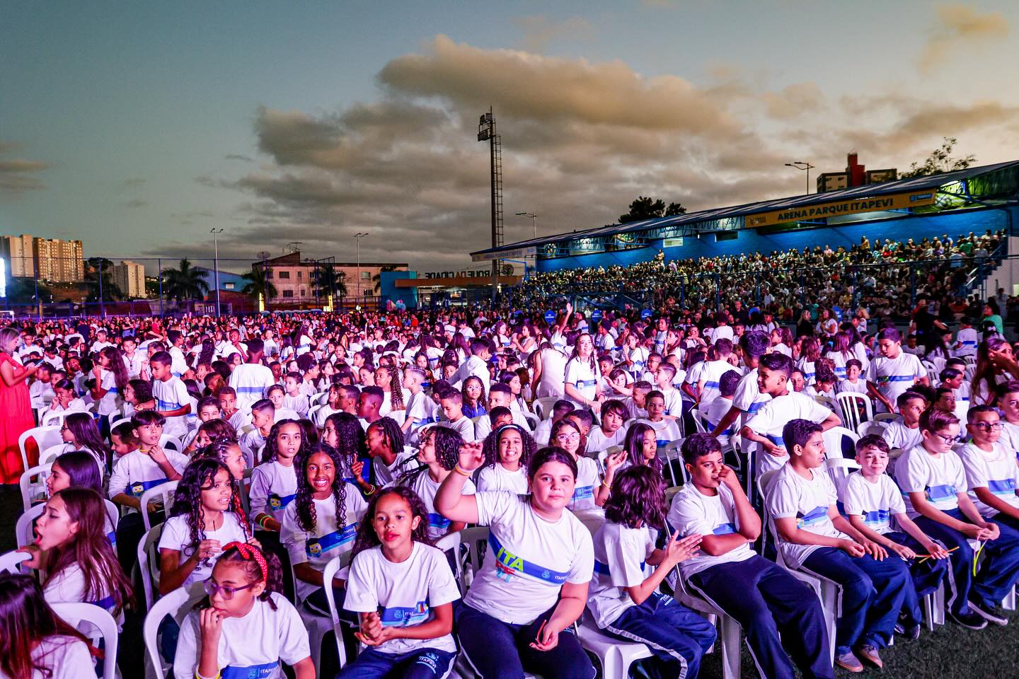 Mais de 3,8 mil alunos celebram a formatura do Ensino Fundamental em Itapevi