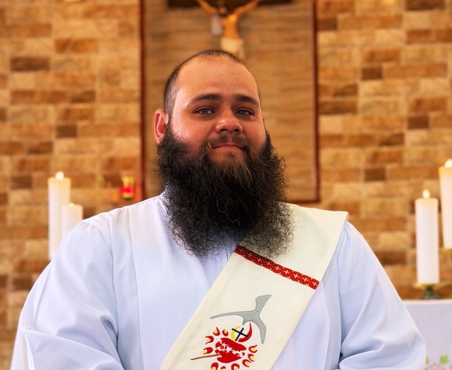 ORDENAÇÃO DIACONAL MARCA NOVA ETAPA NA CAMINHADA VOCACIONAL DE HÉCTOR TRUCO MSPs