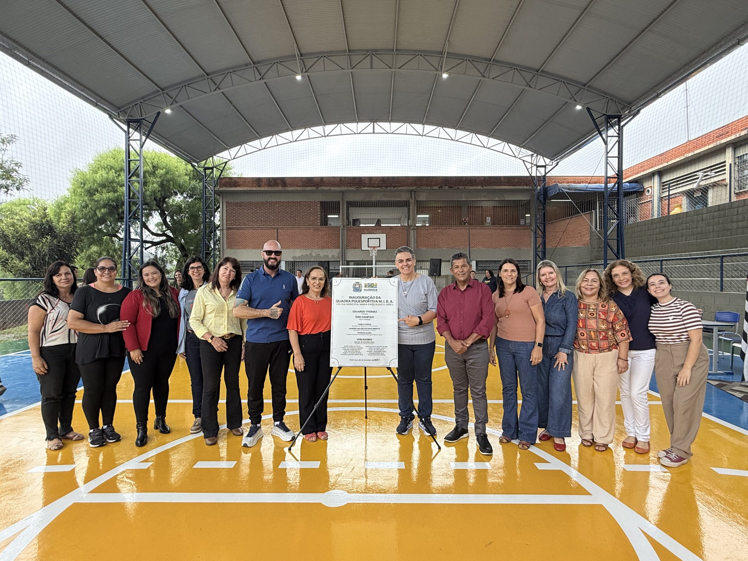Prefeitura realiza inauguração da reforma da quadra poliesportiva da Escola Municipal Maria Ignês Blanco Abreu