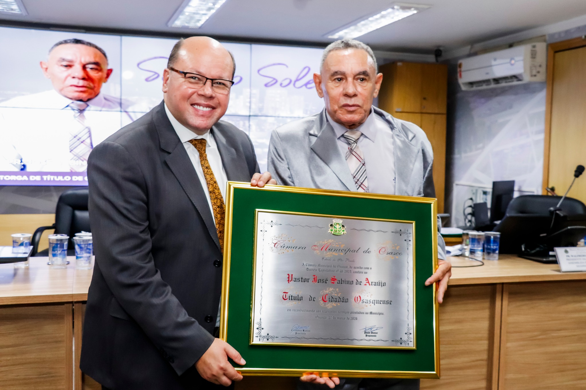 Câmara de Osasco realizou, na última sexta-feira (27), a entrega do Título de Cidadão Osasquense ao pastor José Sabino de Araújo