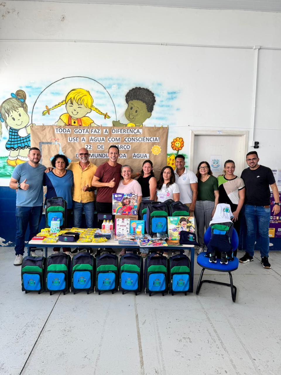 Uniformes e material de qualidade chegam as crianças da rede municipal de Vargem Grande Paulista