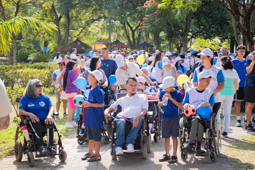 Caminhada Inclusiva 2026 mobiliza famílias no Parque Dom José