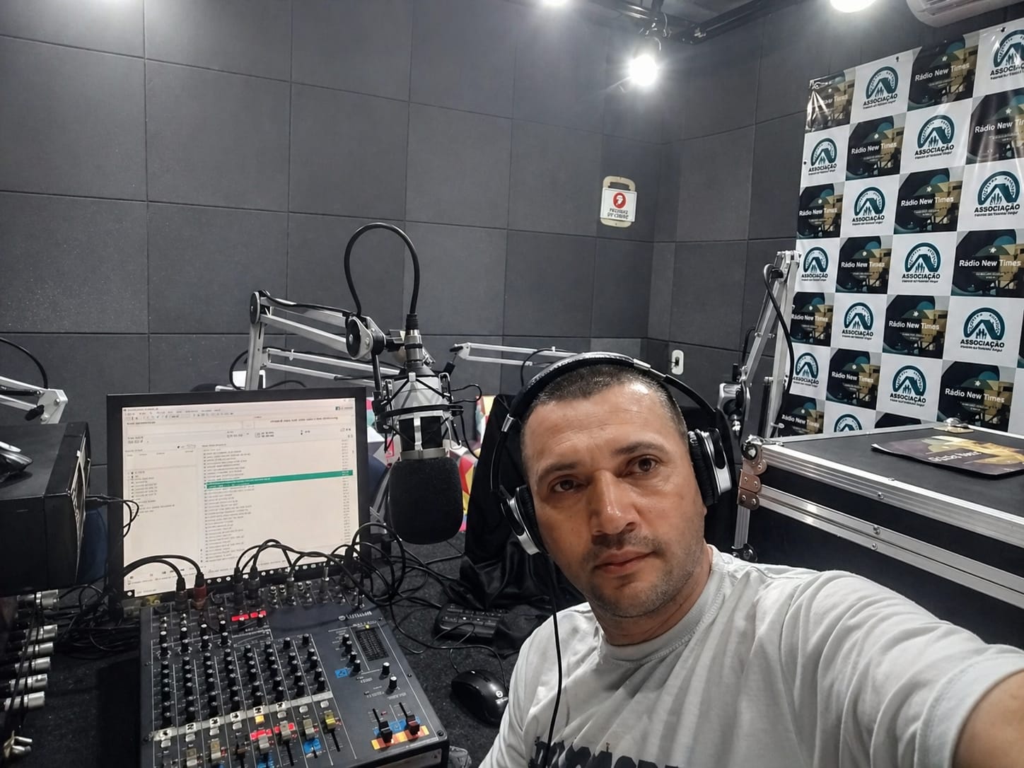 Rádio New Times fortalece comunicação regional com programação 24 horas e importante trabalho social em Osasco