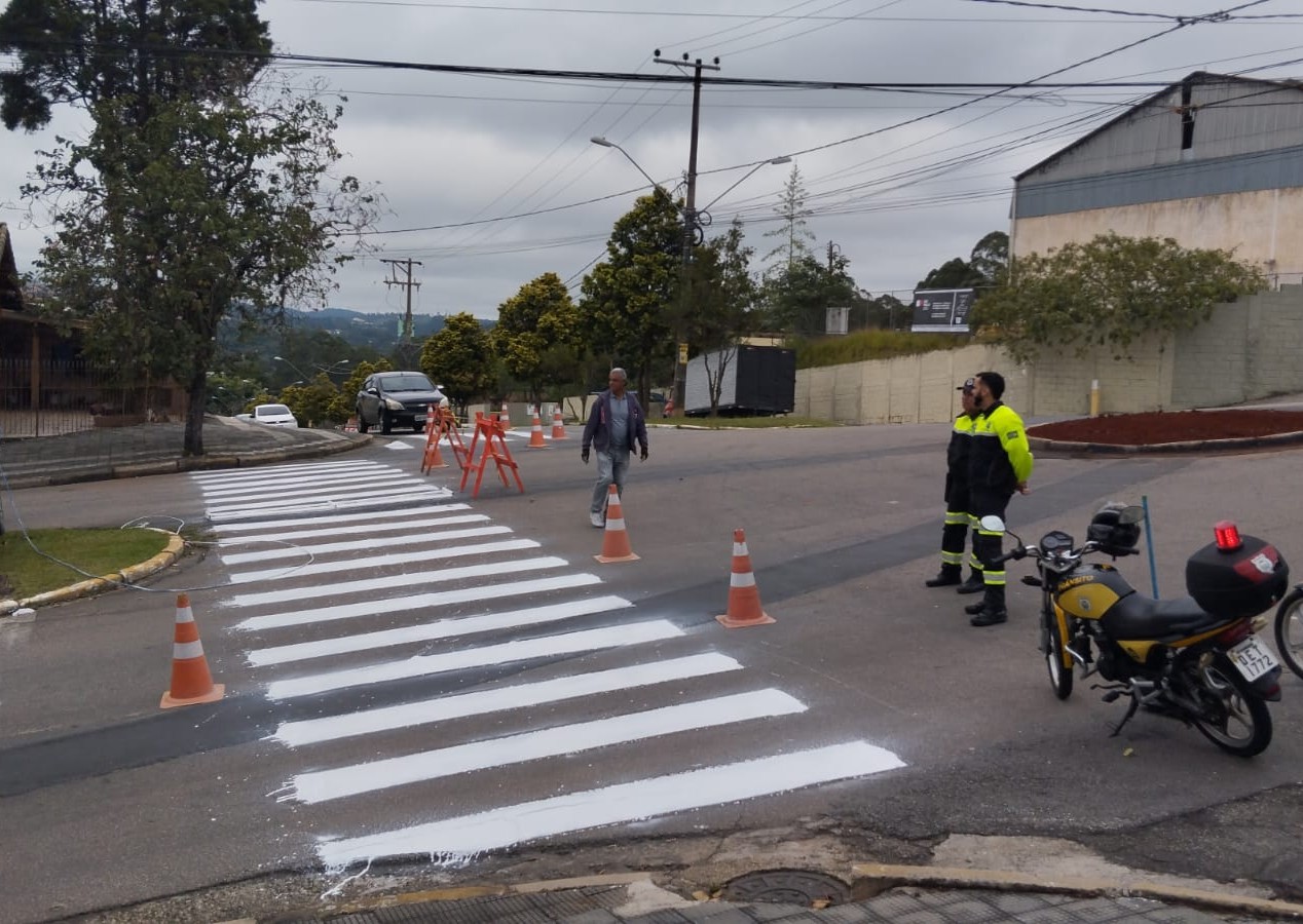Prefeitura de Mairinque realiza revitalização de sinalizações em Mairinque