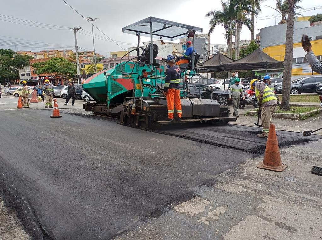 Prefeitura recapeia vias principais do Centro e outros bairros da cidade
