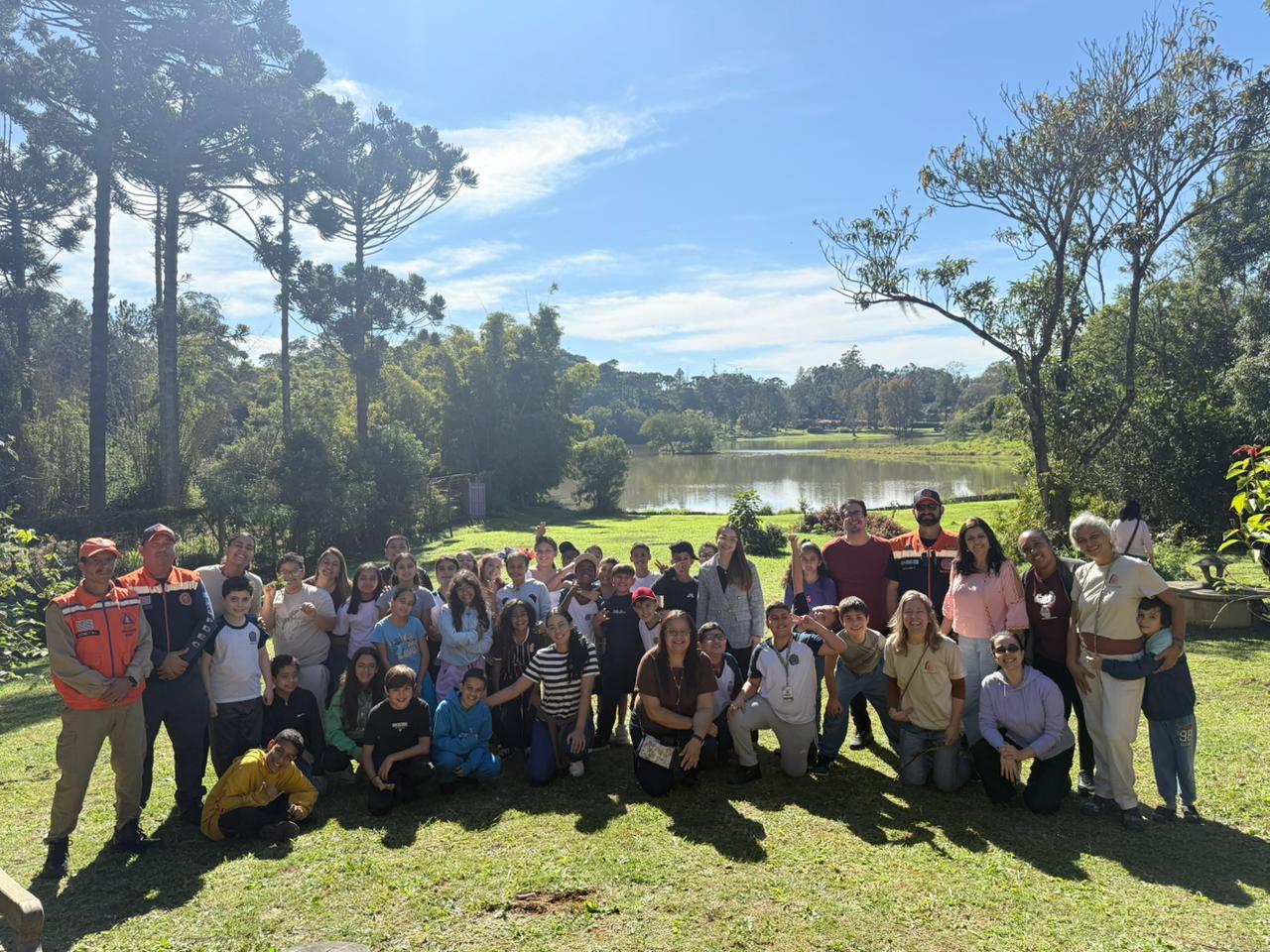 Alunos da Rede Municipal participam de ação educação ambiental em visita à Casa das Guardiãs