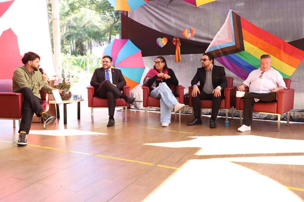 Seminário “Orgulho e Inclusão” amplia debate sobre direitos da população LGBTQIAPN+