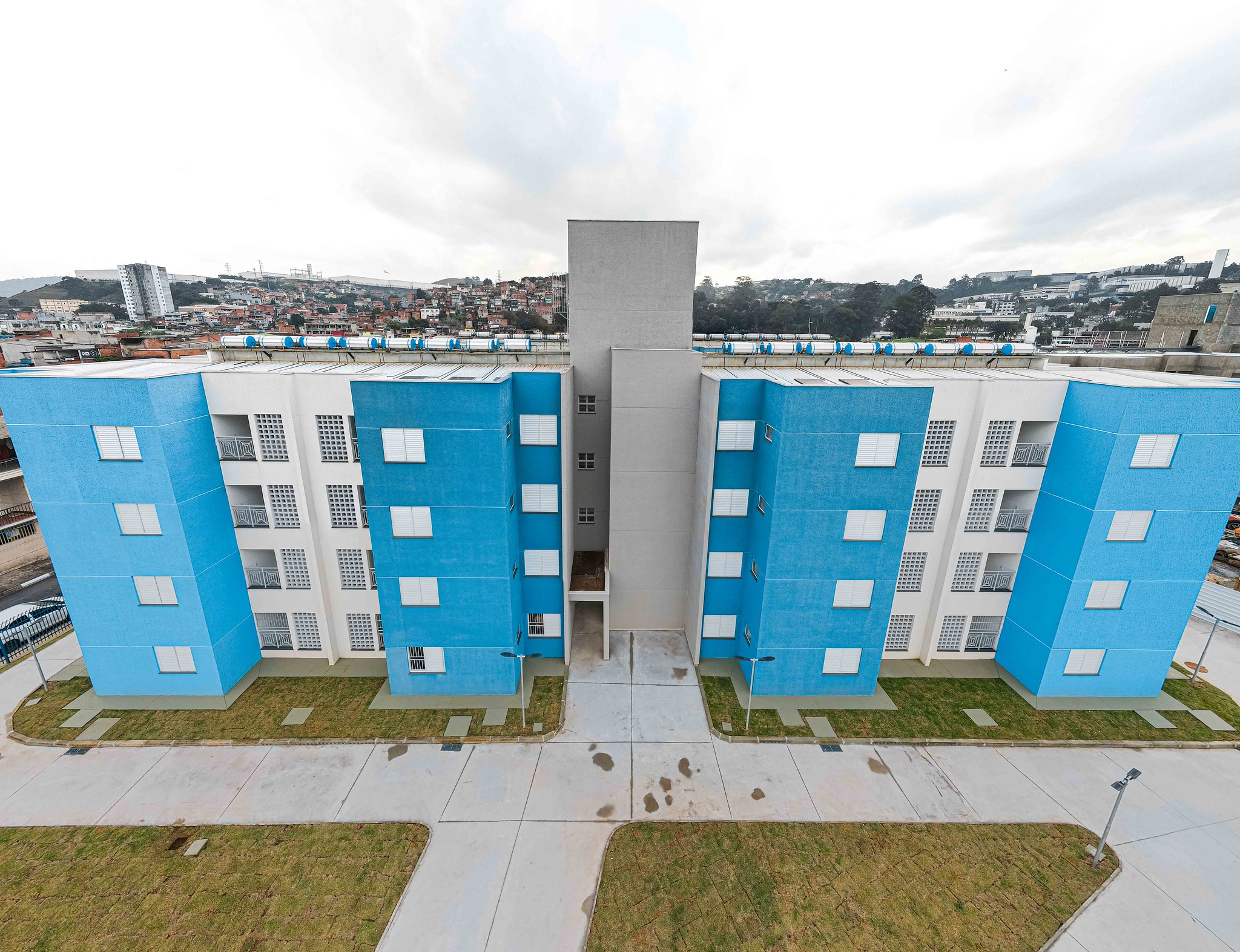 Prefeito Teco entrega segunda torre do Conjunto Habitacional Vitápolis e beneficia mais 31 famílias
