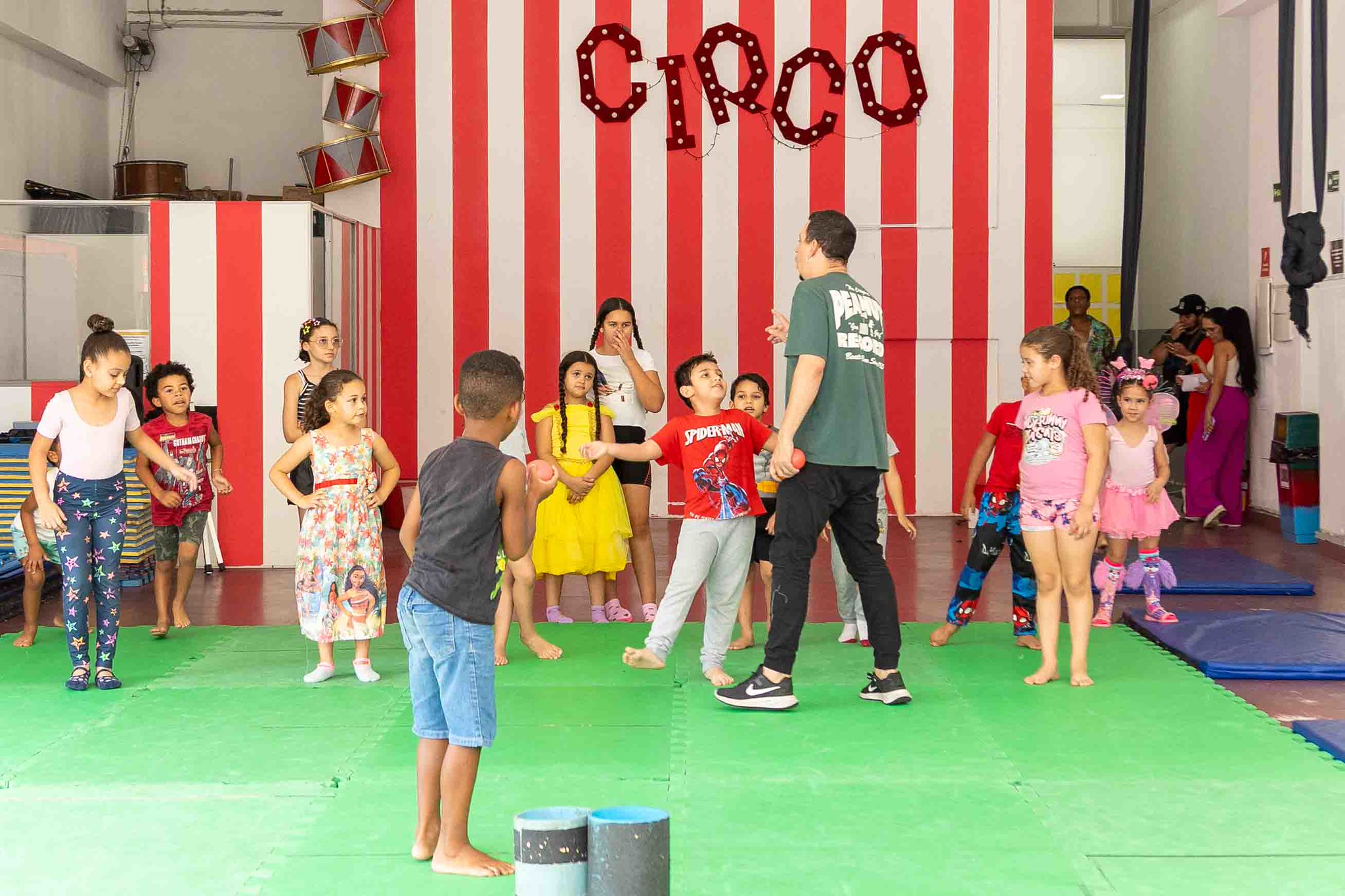 Itapevi abre vagas para cursos gratuitos de Teatro, Circo, Música e Artes