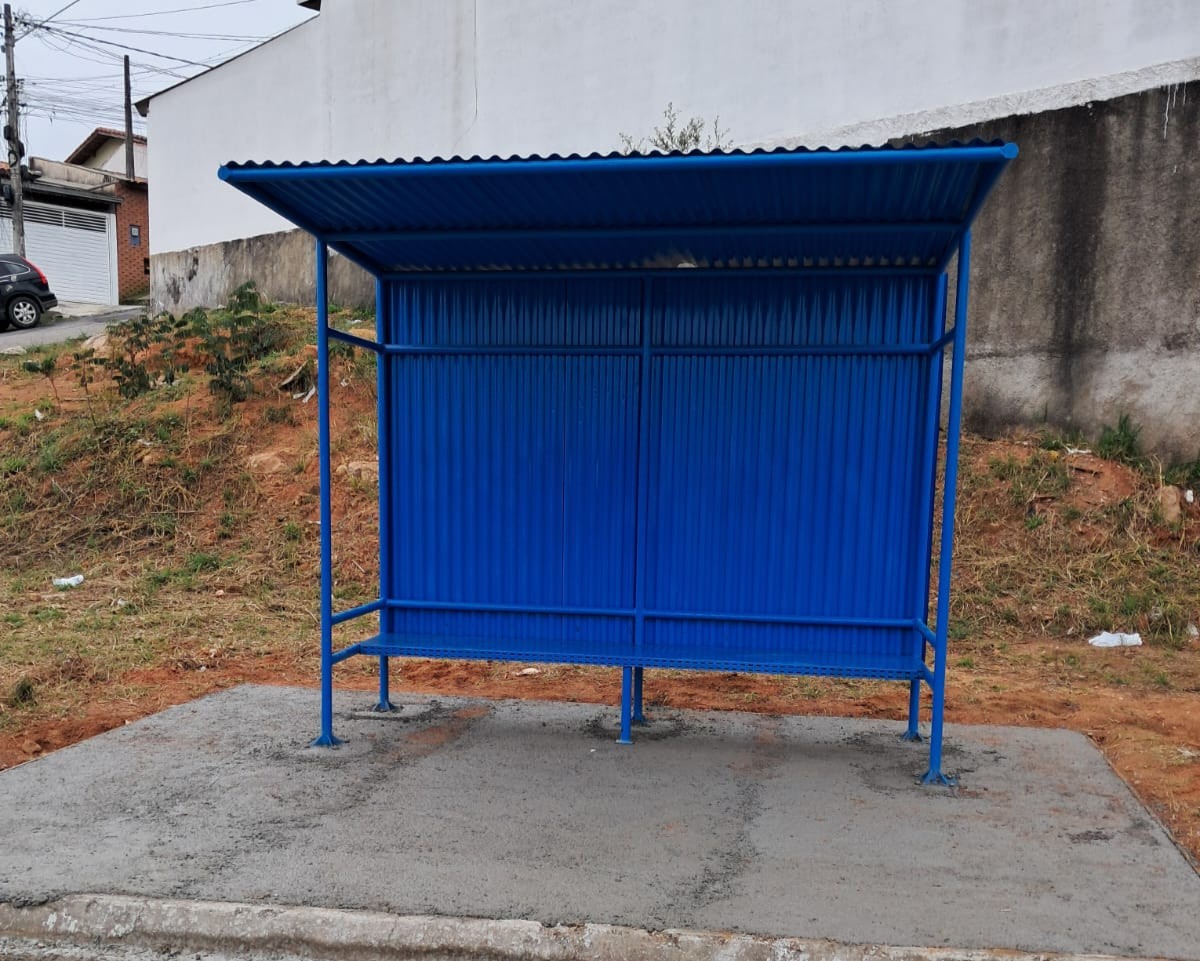 Prefeitura de Mairinque instala novos pontos de ônibus nos bairros do município