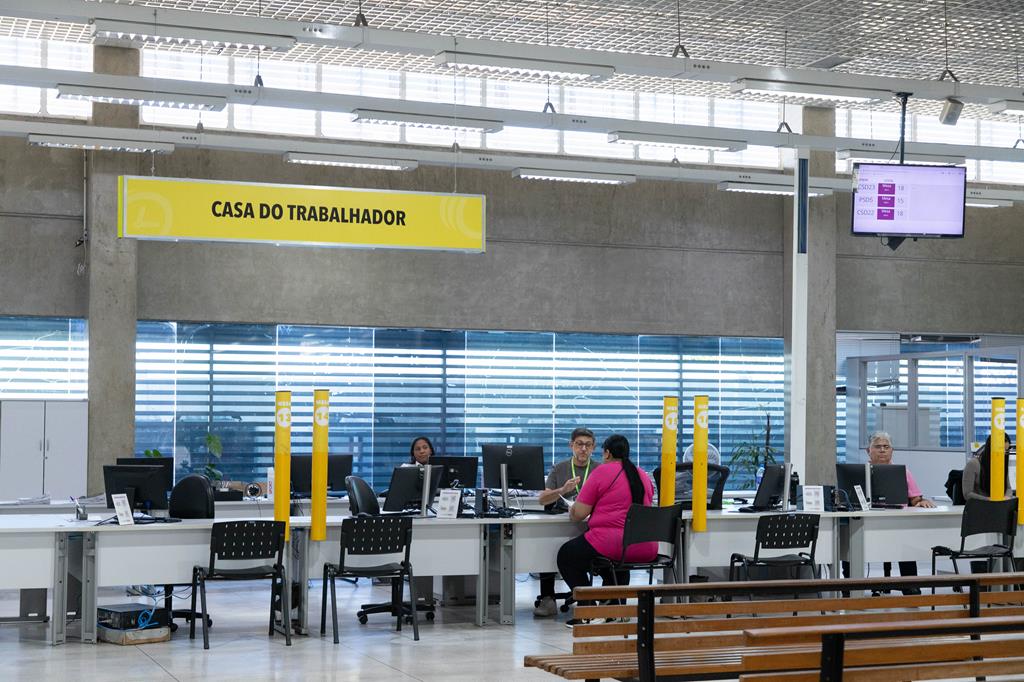 Barueri abre 36 vagas de emprego com salários que chegam a R$ 3.2 mil