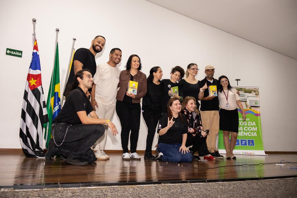 Cinema no Café com Libras lota auditório da Secretaria dos Direitos da Pessoa com Deficiência