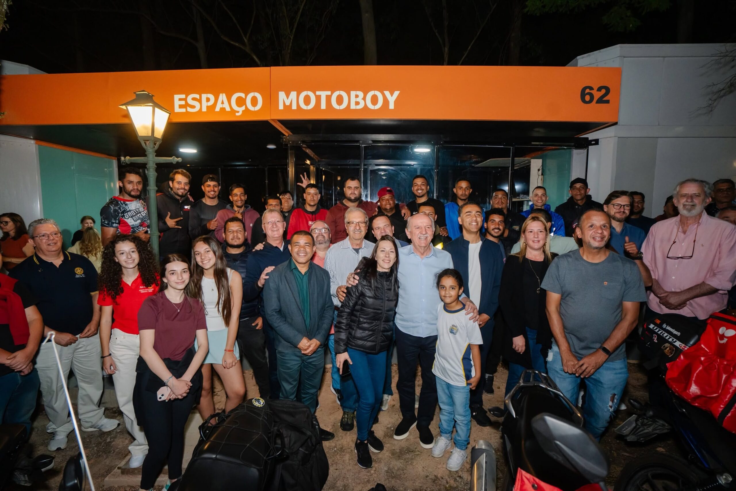 Barueri entrega Espaço Motoboy em Aldeia da Serra com estrutura, segurança e dignidade aos profissionais