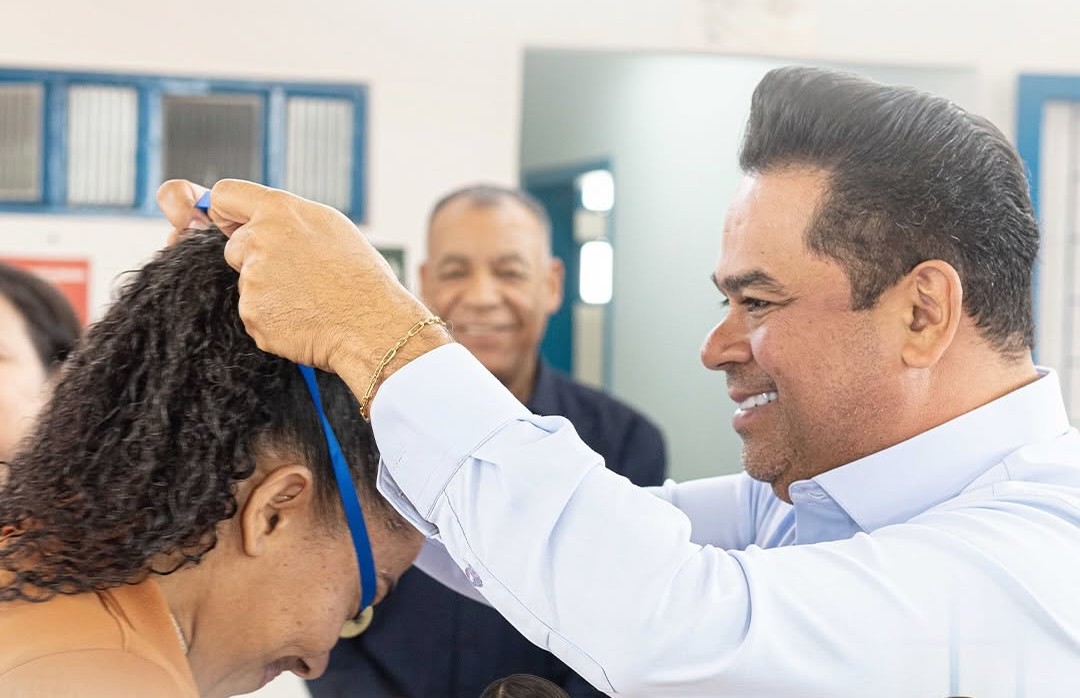 Itapevi reconhece servidores e projetos inovadores no Prêmio Escola de Excelência