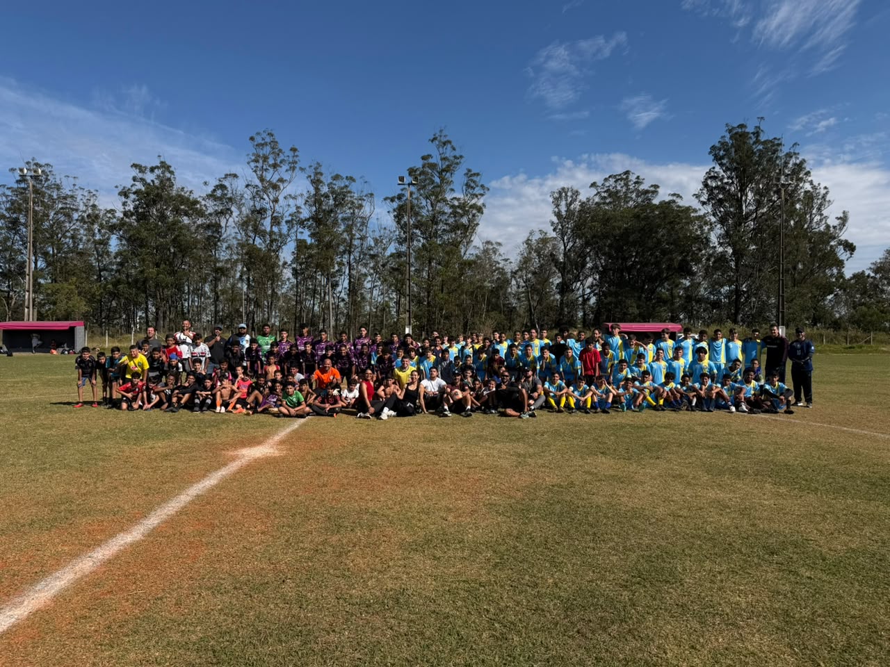 Copa dos Polos Esportivos reúne alunos do futebol de campo em Mairinque