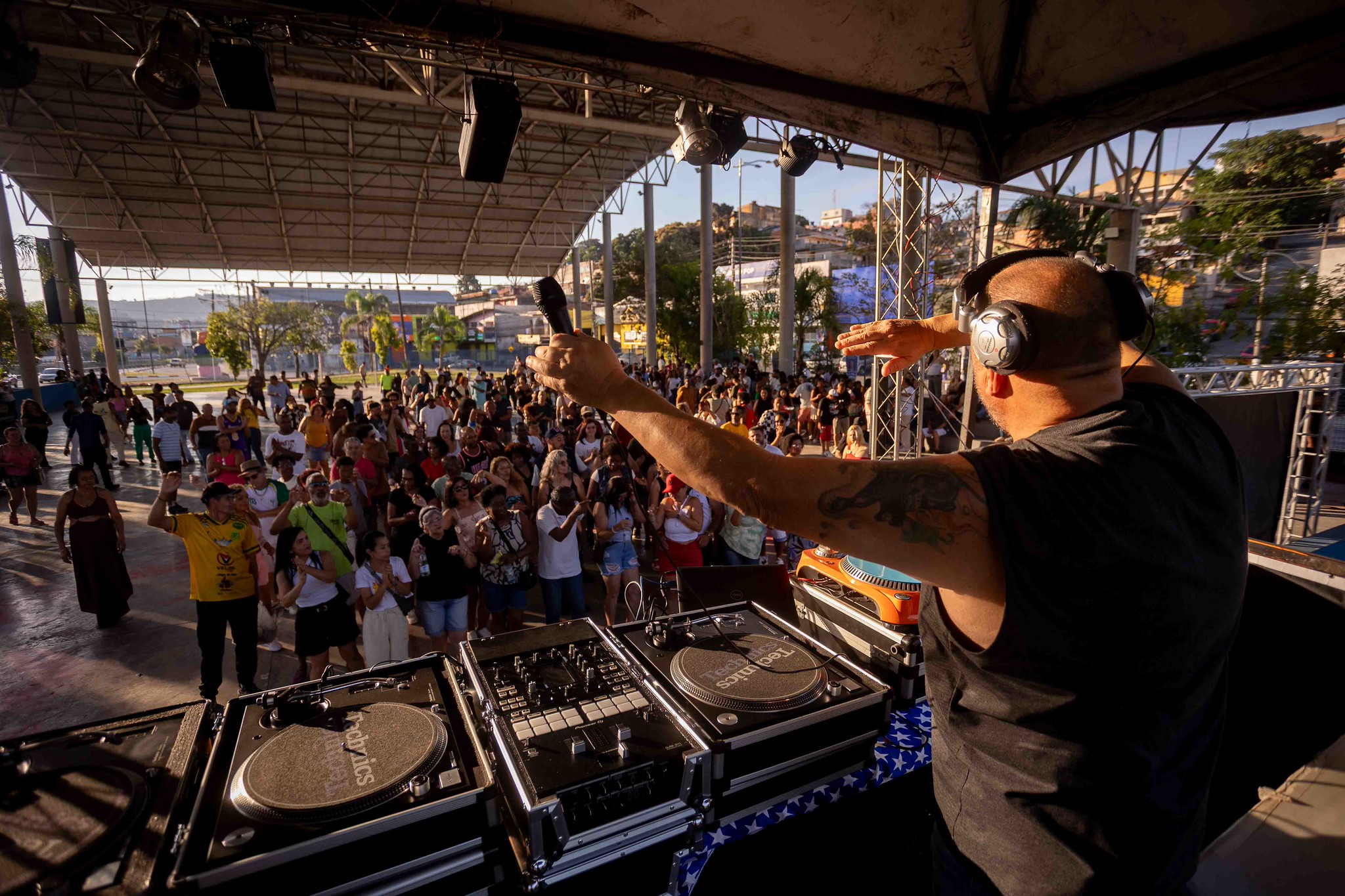 Itapevi reúne cerca de 2 mil pessoas no Samba Rock Fest com 14 DJs e celebração da cultura black