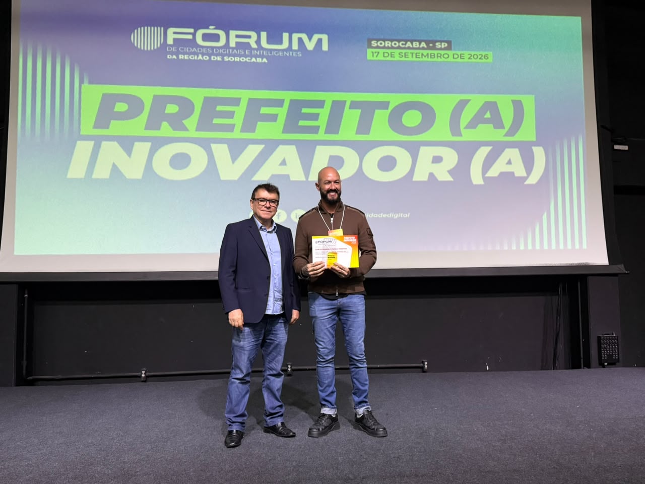 Mairinque recebe reconhecimento de Prefeito Inovador 2026 por uso de tecnologia na segurança pública