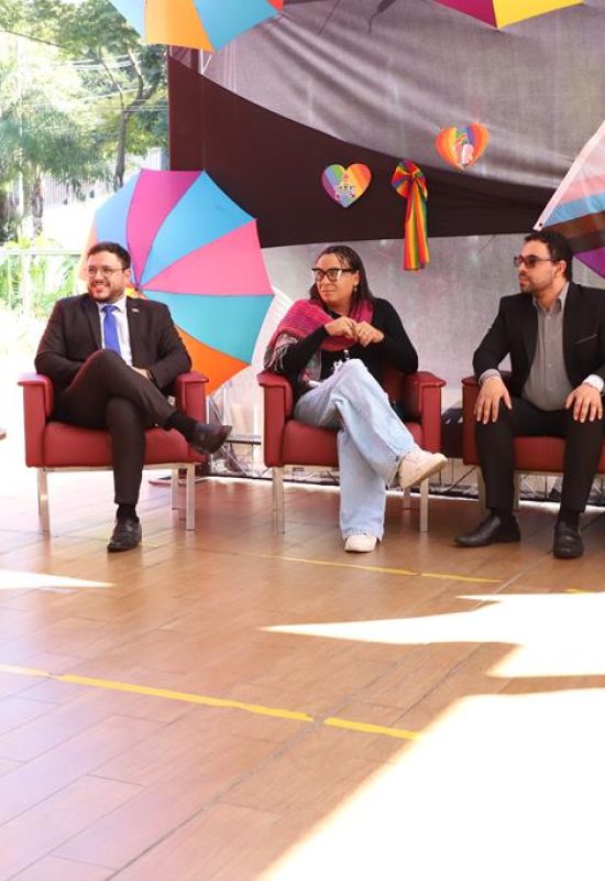 Seminário “Orgulho e Inclusão” amplia debate sobre direitos da população LGBTQIAPN+
