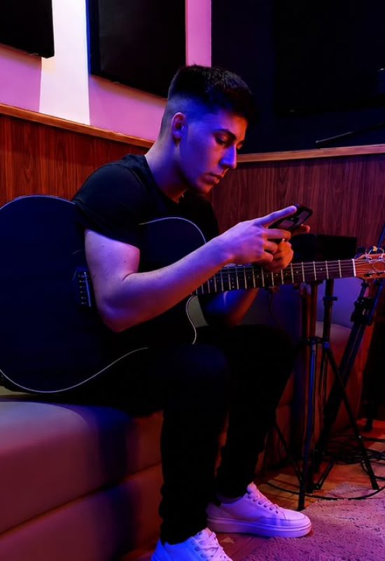 Marcos Ebraim: A voz em ascenção da música sertaneja